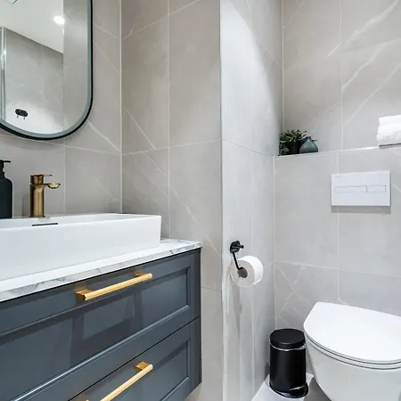 Stylish Volta Quarter With Ac Tallin