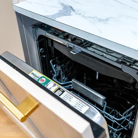 Stylish Volta Quarter With Ac